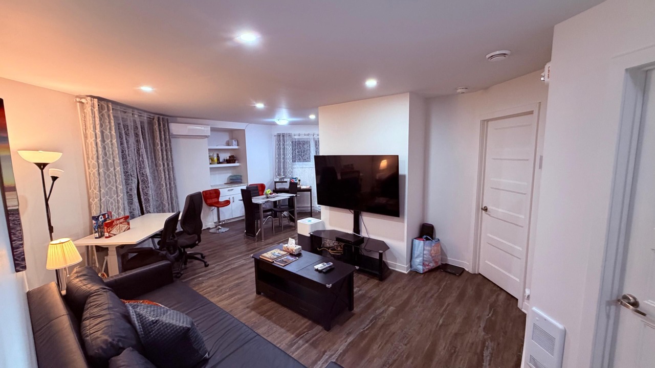 Photo of Livingroom in Dollard-des-Ormeaux