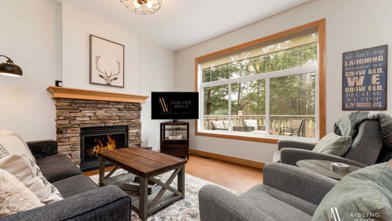 Photo of Livingroom in Radium Hot Springs