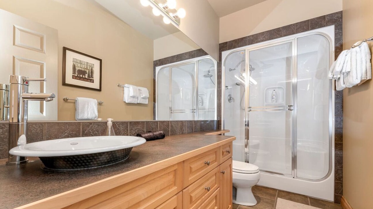 Photo of Bathroom in Radium Hot Springs
