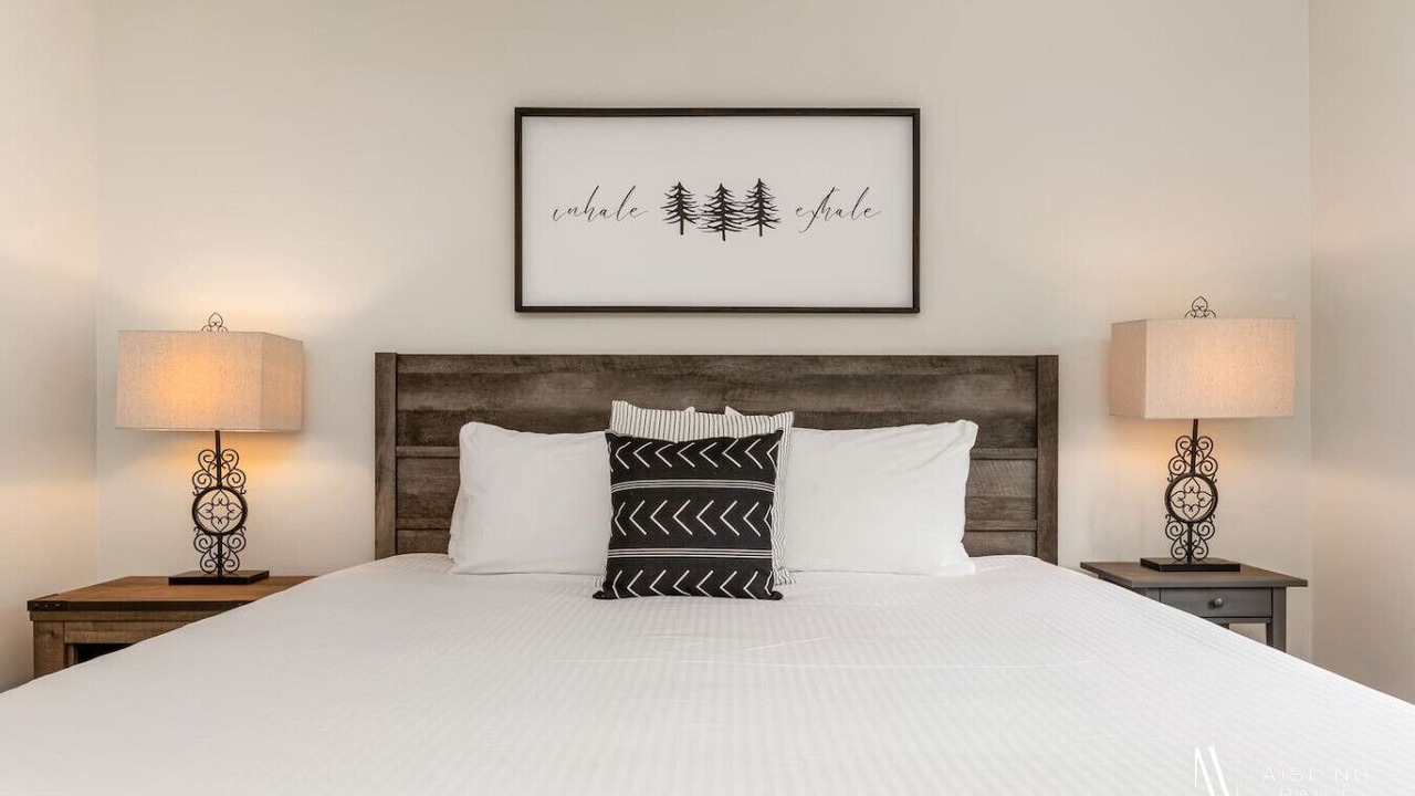 Photo of Bedroom in Radium Hot Springs