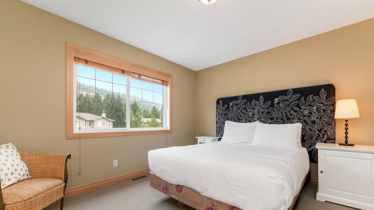 Photo of Bedroom in Radium Hot Springs
