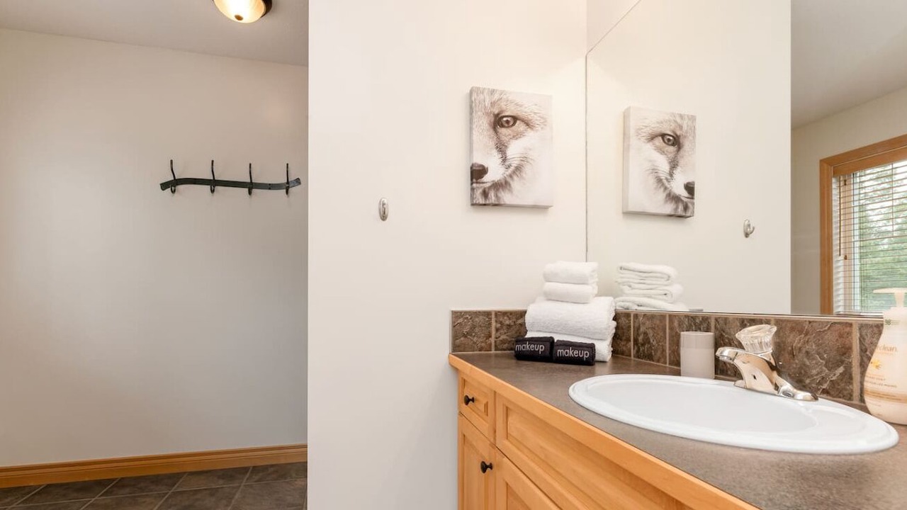 Photo of Bathroom in Radium Hot Springs