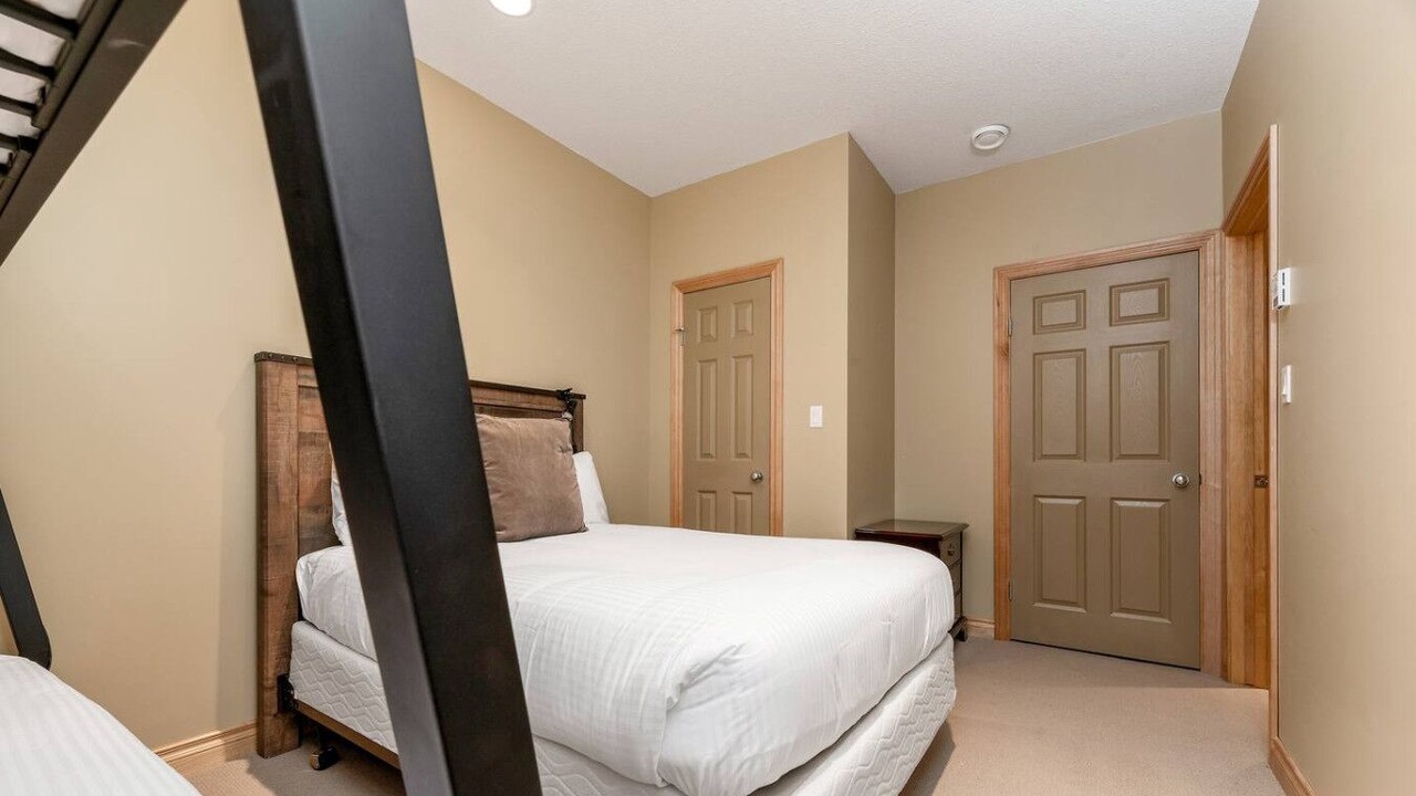 Photo of Bedroom in Radium Hot Springs