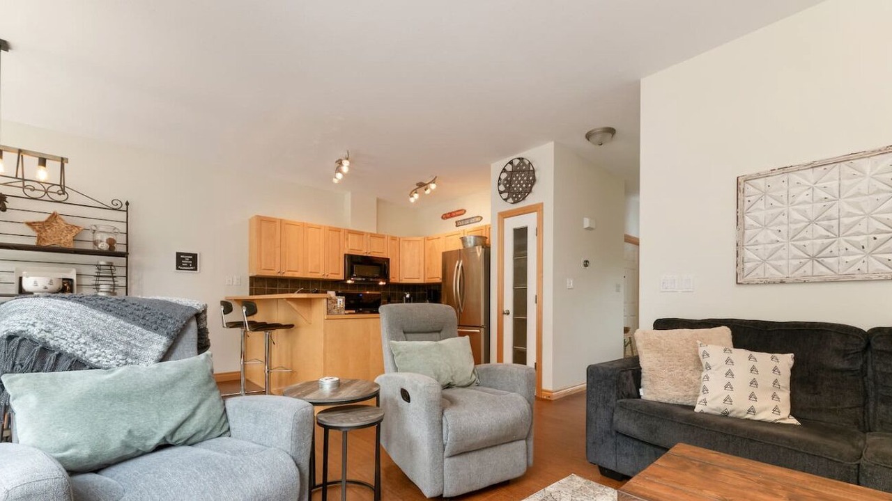 Photo of Livingroom in Radium Hot Springs