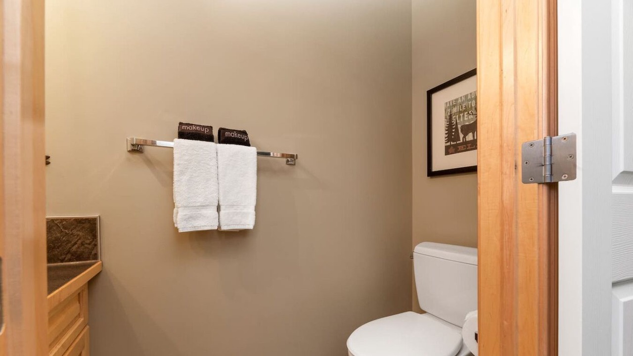 Photo of Bathroom in Radium Hot Springs
