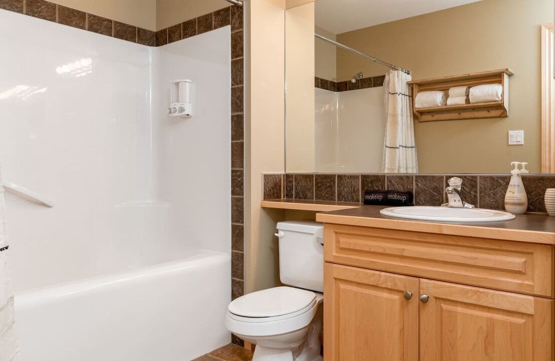 Photo of Bathroom in Radium Hot Springs