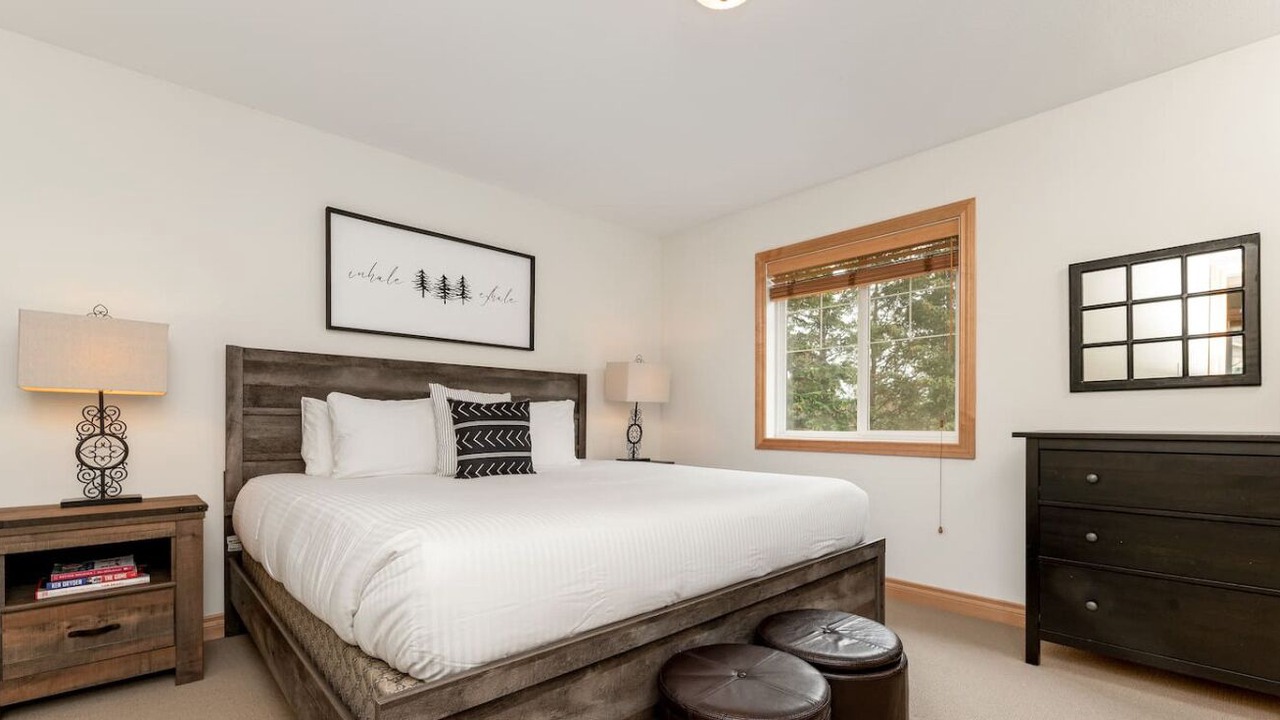 Photo of Bedroom in Radium Hot Springs