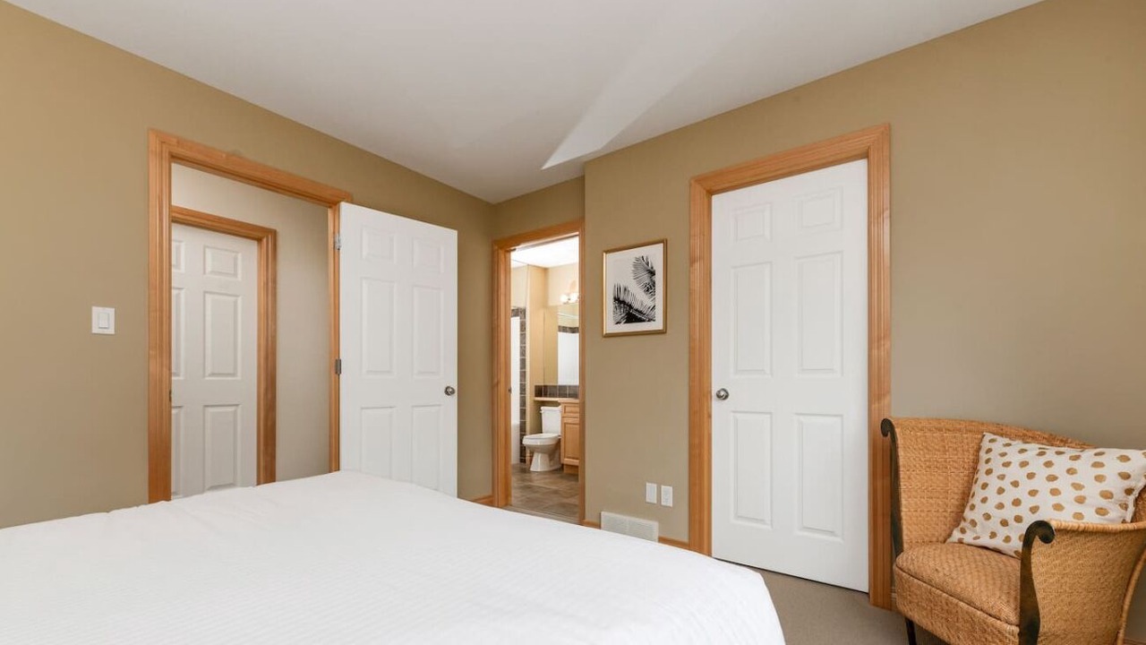 Photo of Bedroom in Radium Hot Springs