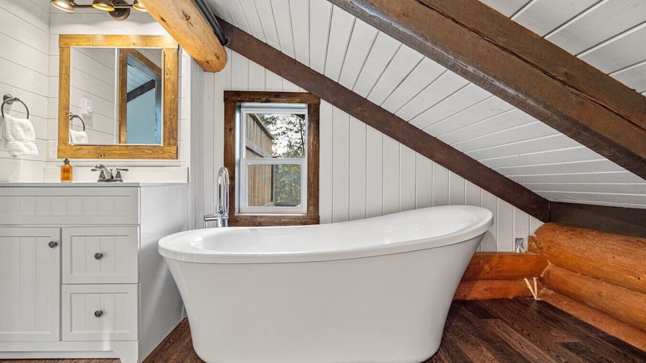 Photo of Bathroom in Invermere