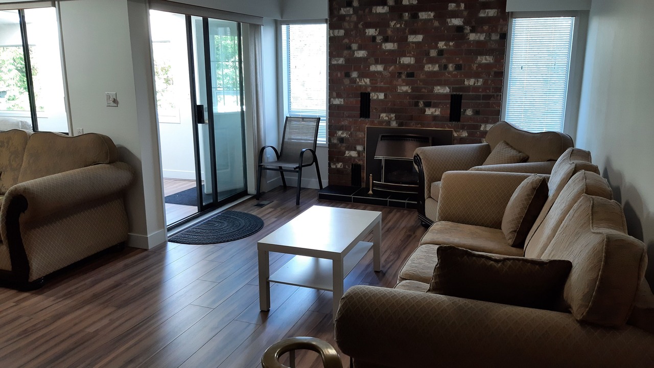 Photo of Livingroom in Langley