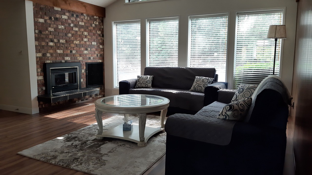 Photo of Livingroom in Langley