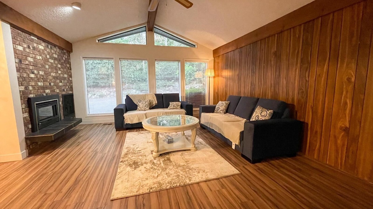 Photo of Livingroom in Langley