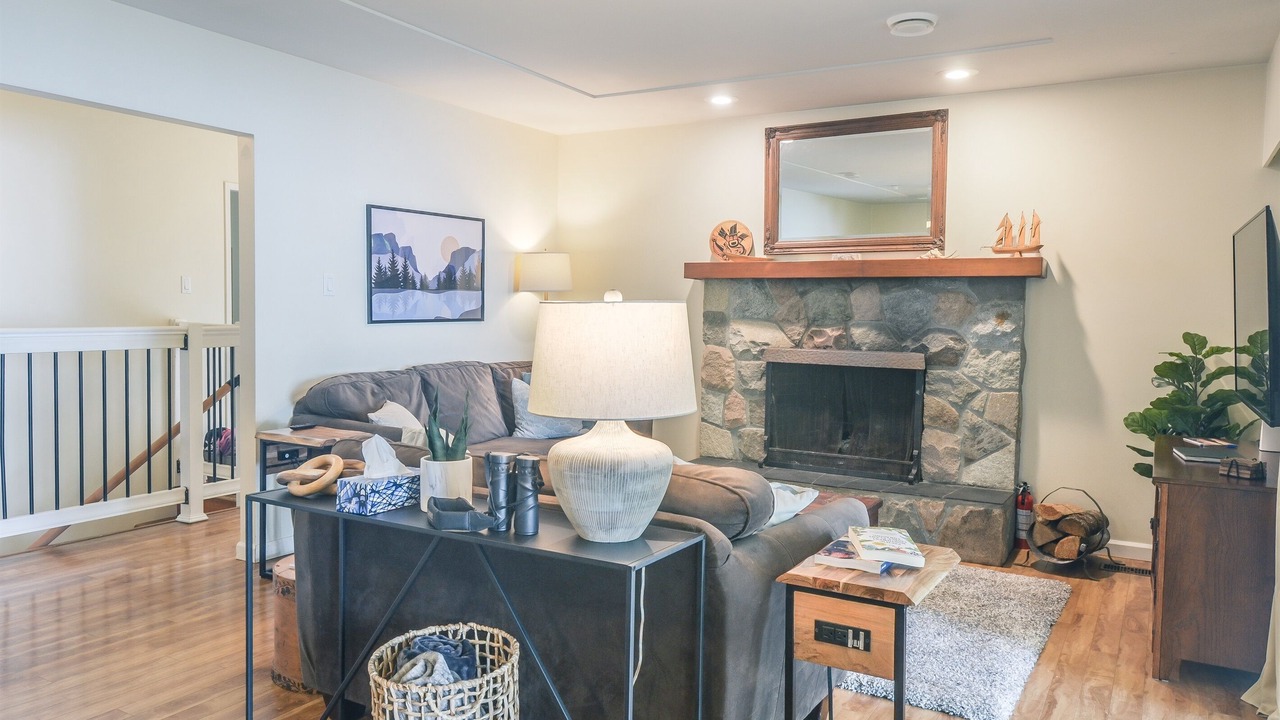 Photo of Livingroom in Courtenay