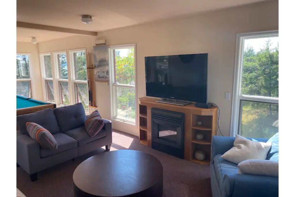 Photo of Livingroom in Halfmoon Bay