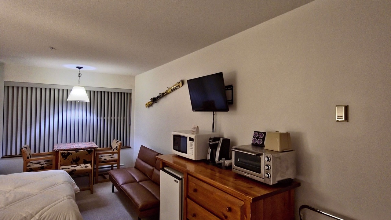 Photo of Bedroom in Apex Mountain