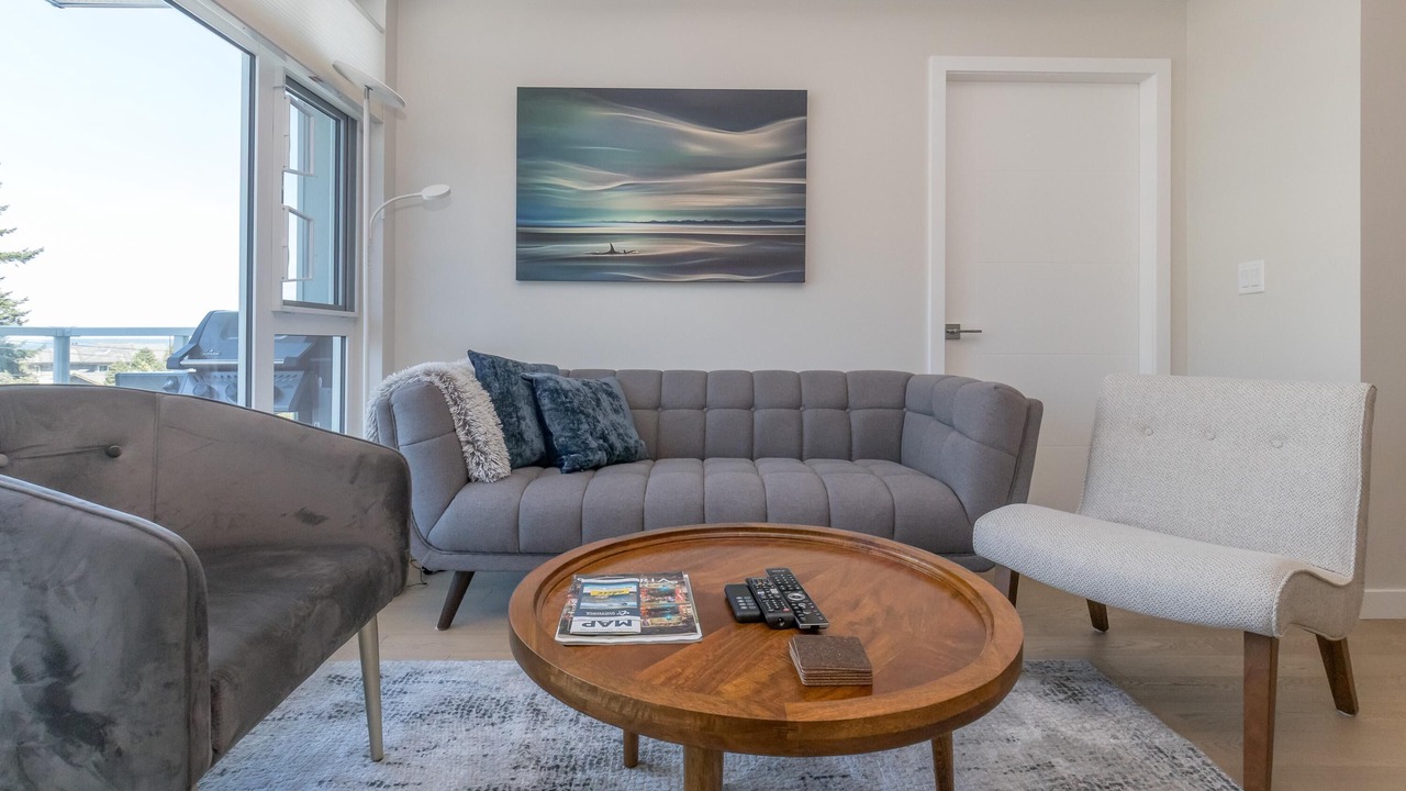 Photo of Livingroom in Cordova Bay