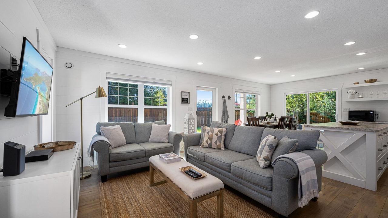 Photo of Livingroom in Courtenay