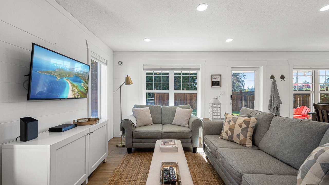 Photo of Livingroom in Courtenay