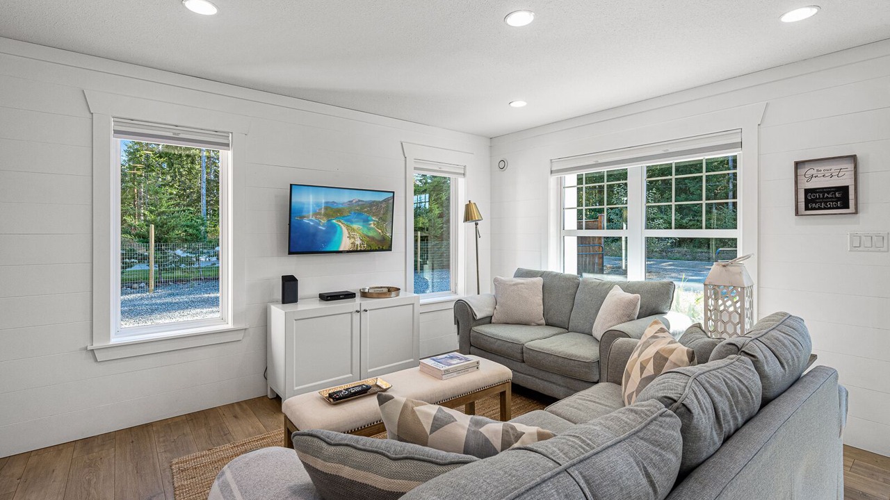 Photo of Livingroom in Courtenay