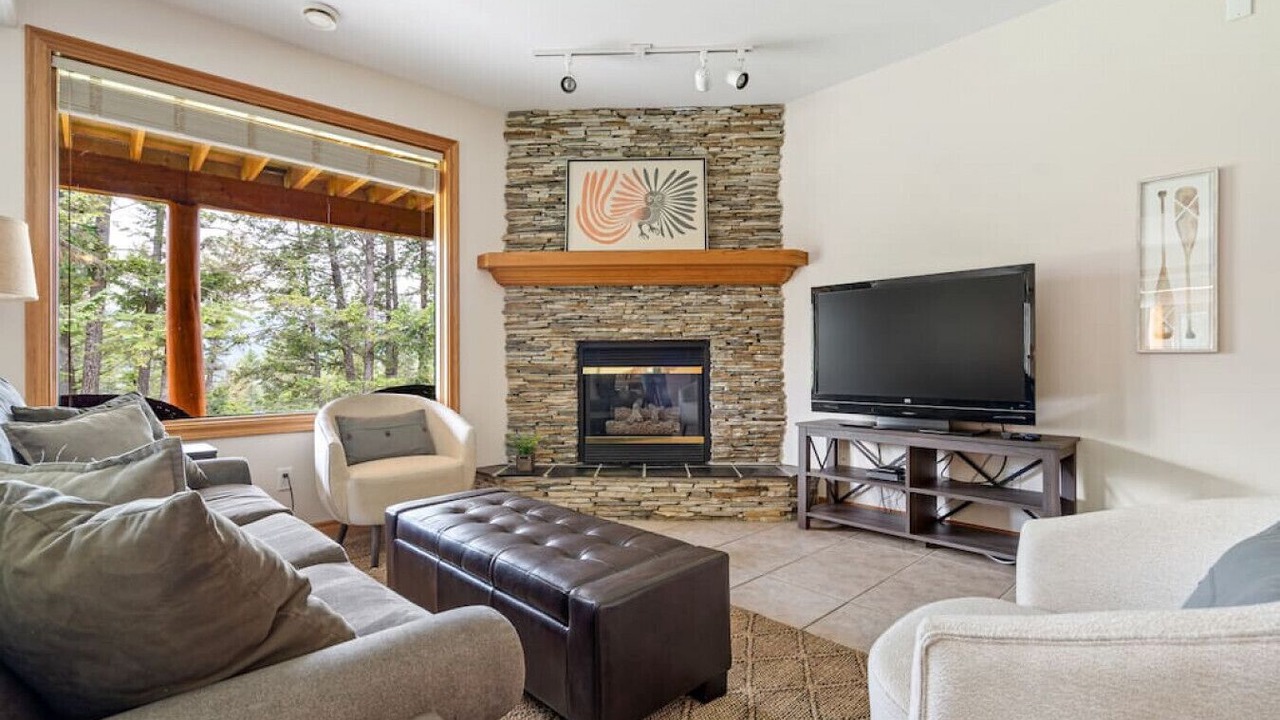 Photo of Livingroom in East Kootenay