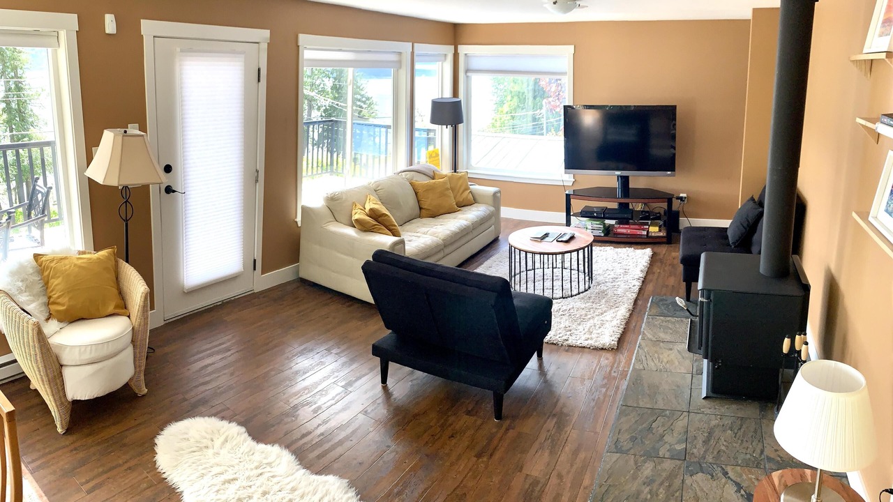 Photo of Livingroom in Anglemont