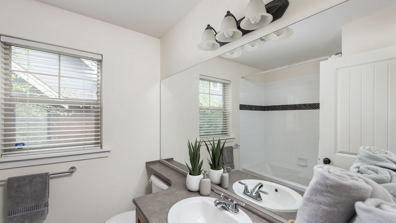 Photo of Bathroom in Lindell Beach