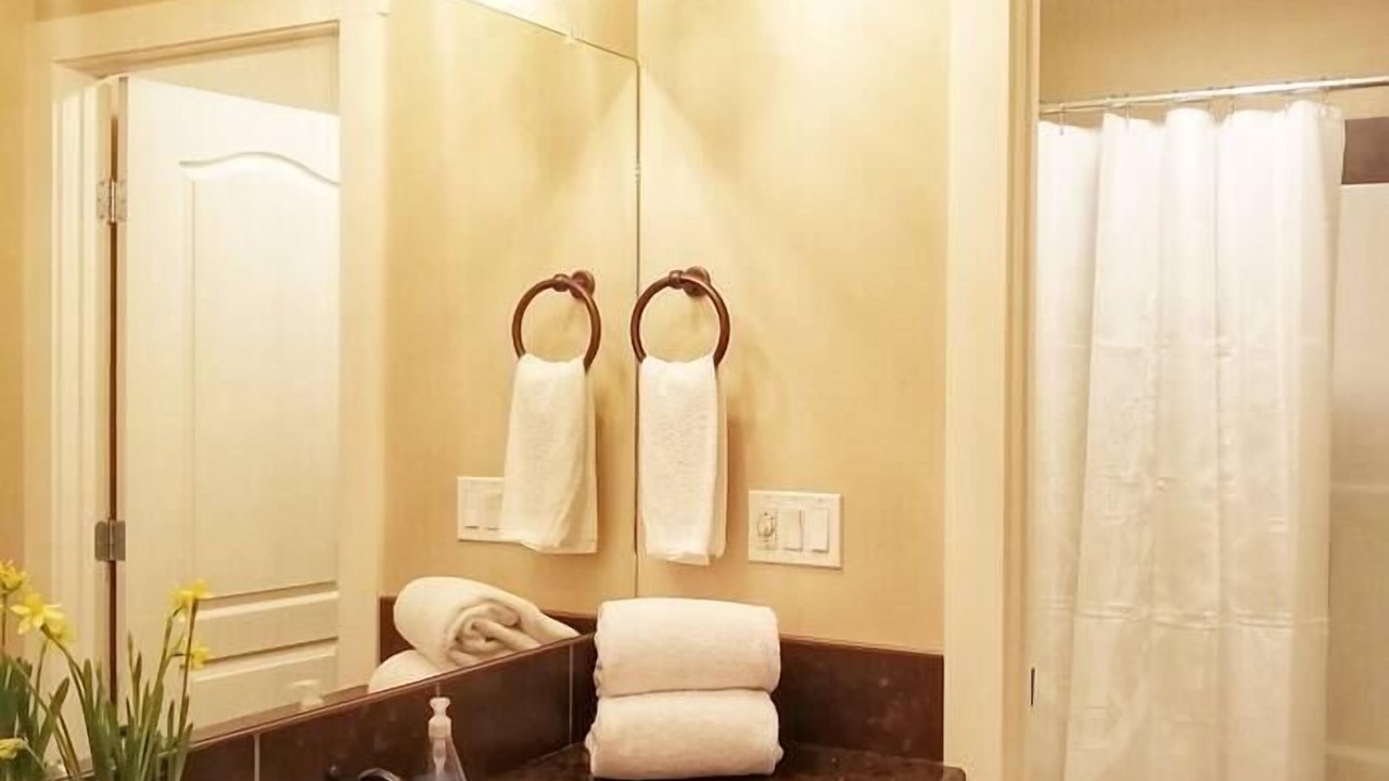 Photo of Bathroom in Radium Hot Springs
