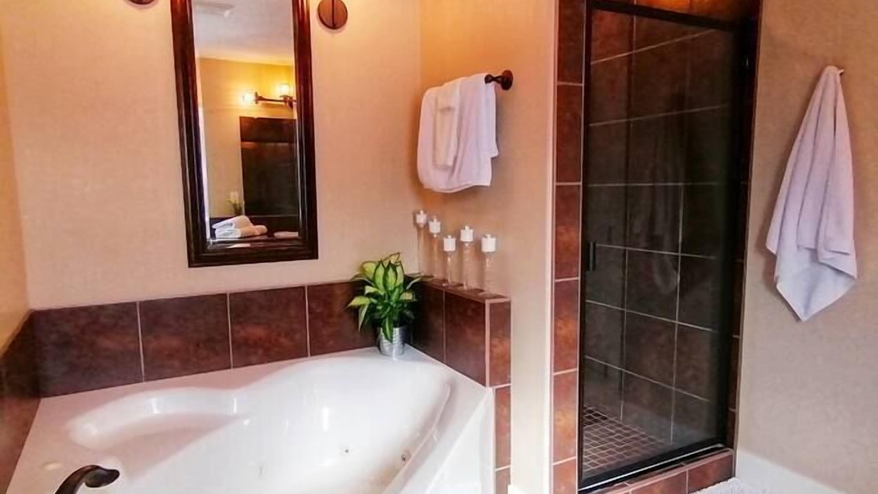 Photo of Bathroom in Radium Hot Springs