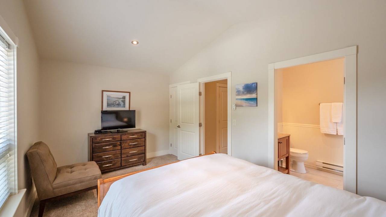 Photo of Bedroom in Apex Mountain