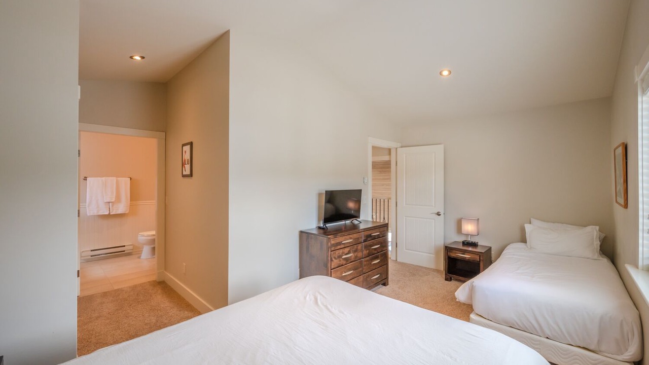 Photo of Bedroom in Apex Mountain