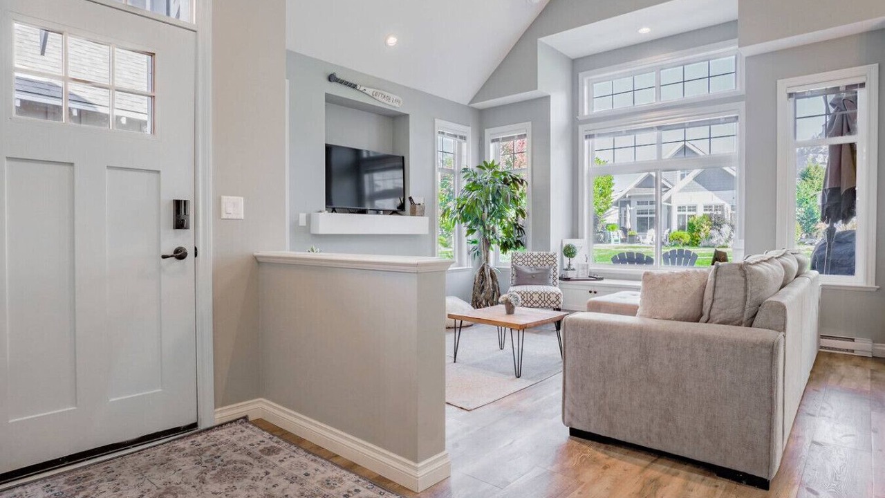 Photo of Livingroom in Osoyoos