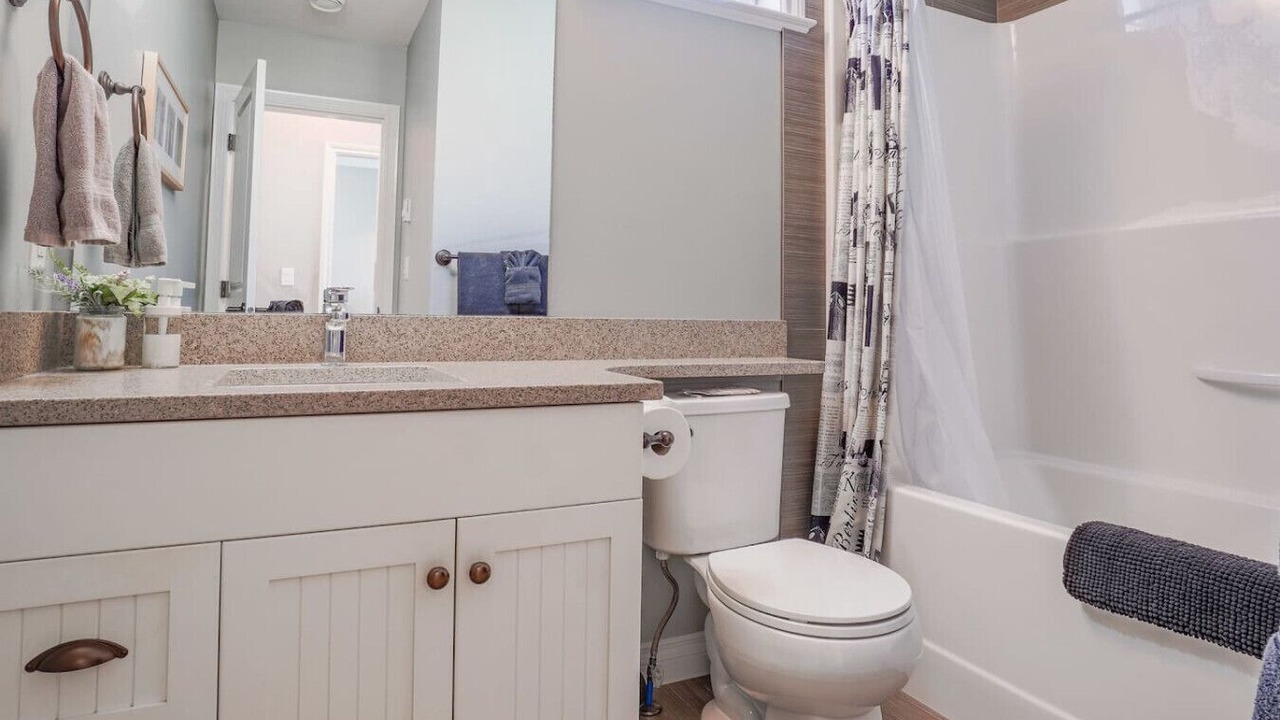 Photo of Bathroom in Osoyoos