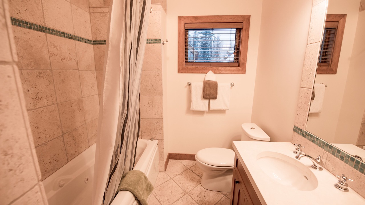 Photo of Bathroom in Golden