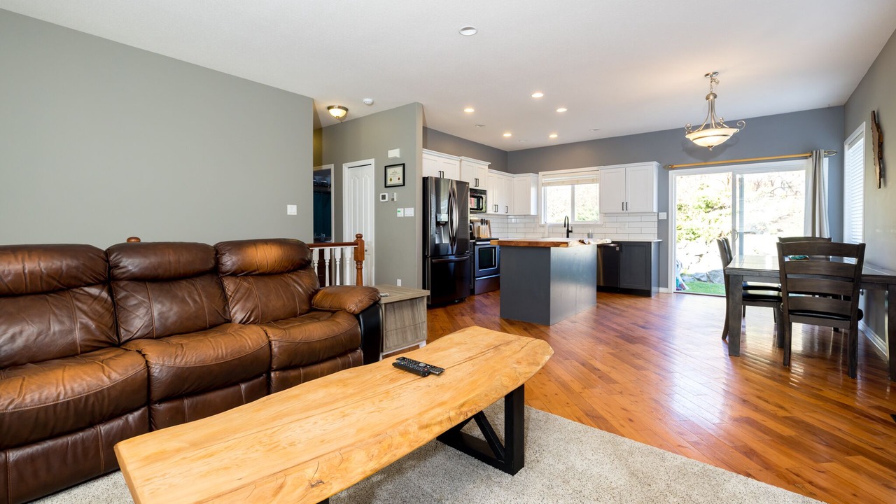 Photo of Livingroom in Campbell River