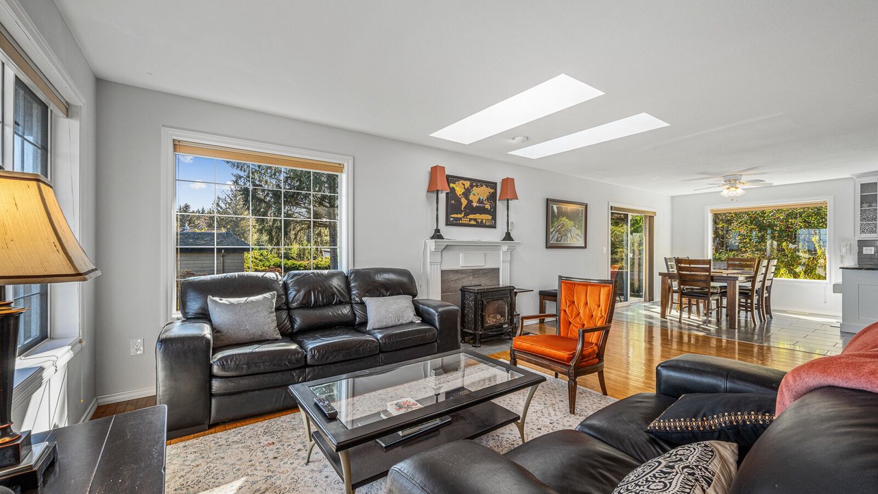 Photo of Livingroom in Courtenay