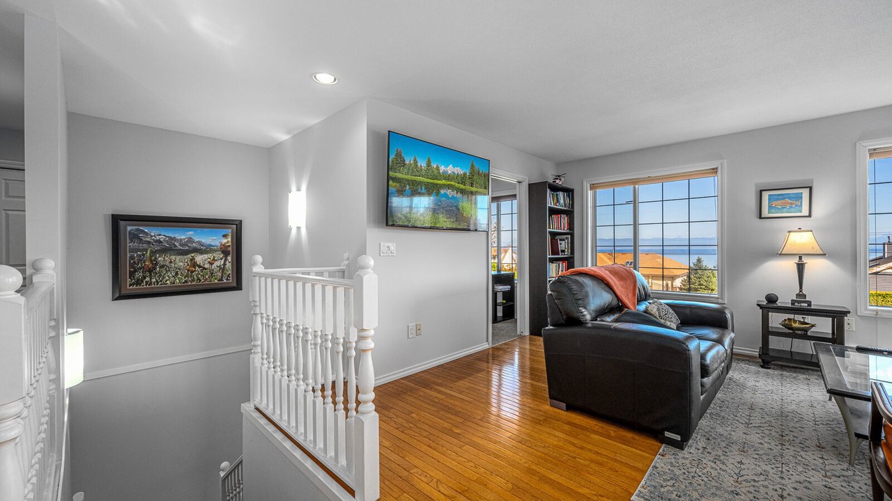Photo of Livingroom in Courtenay