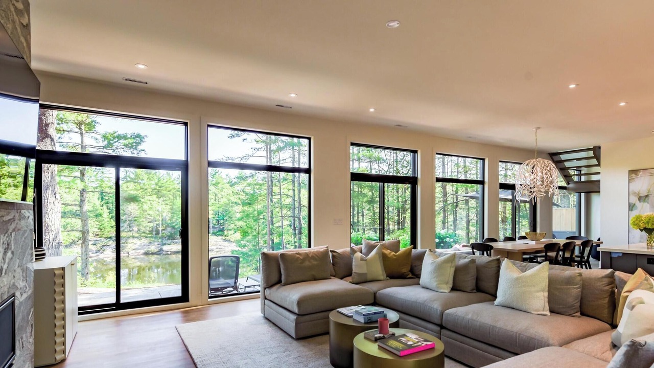 Photo of Livingroom in Gravenhurst