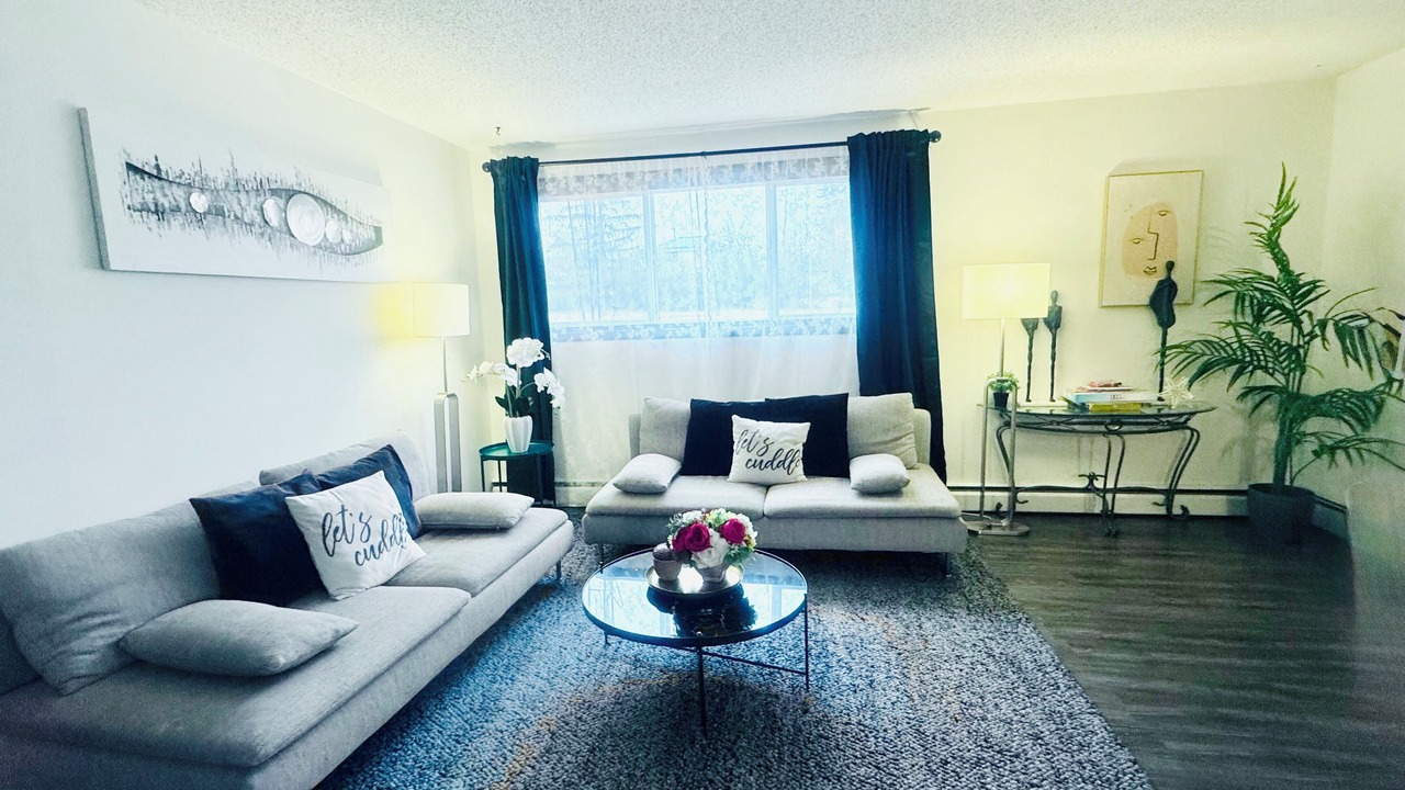 Photo of Livingroom in Southeast Edmonton