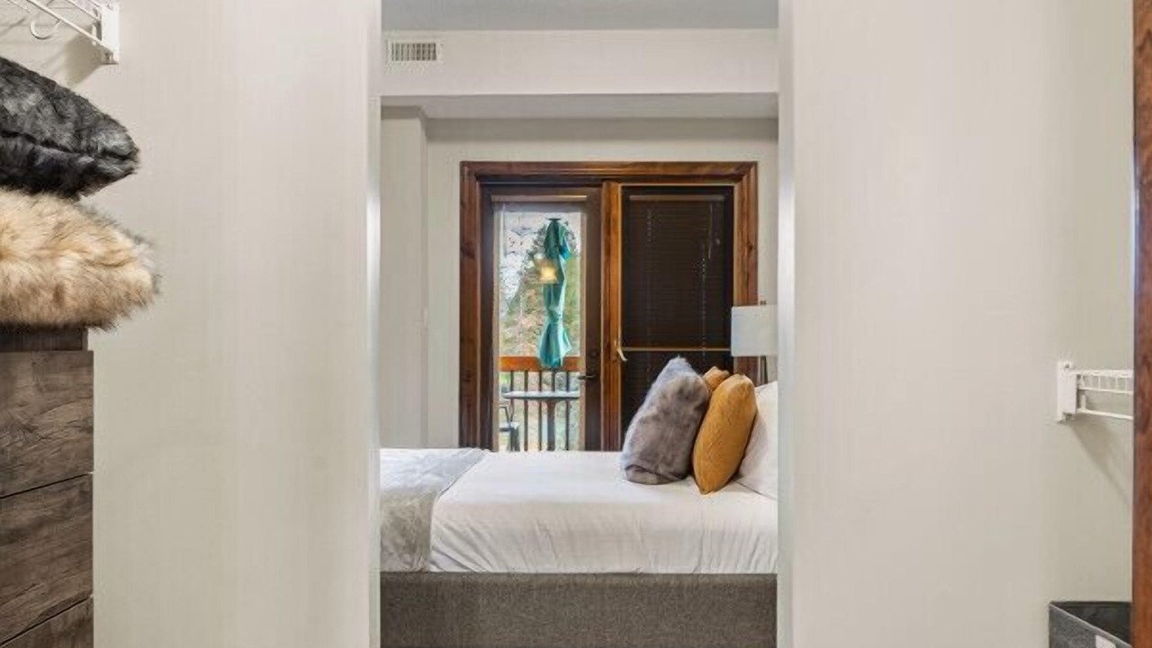 Photo of Bedroom in Radium Hot Springs