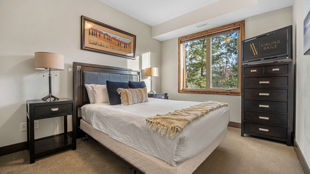 Photo of Bedroom in Radium Hot Springs