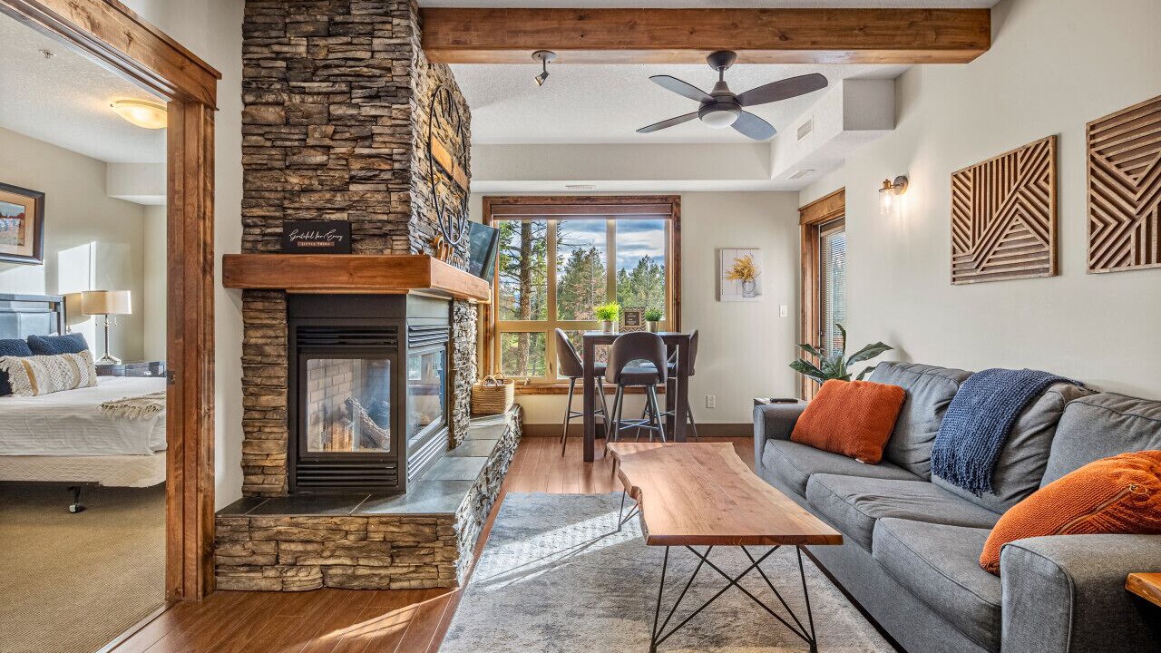 Photo of Livingroom in Radium Hot Springs