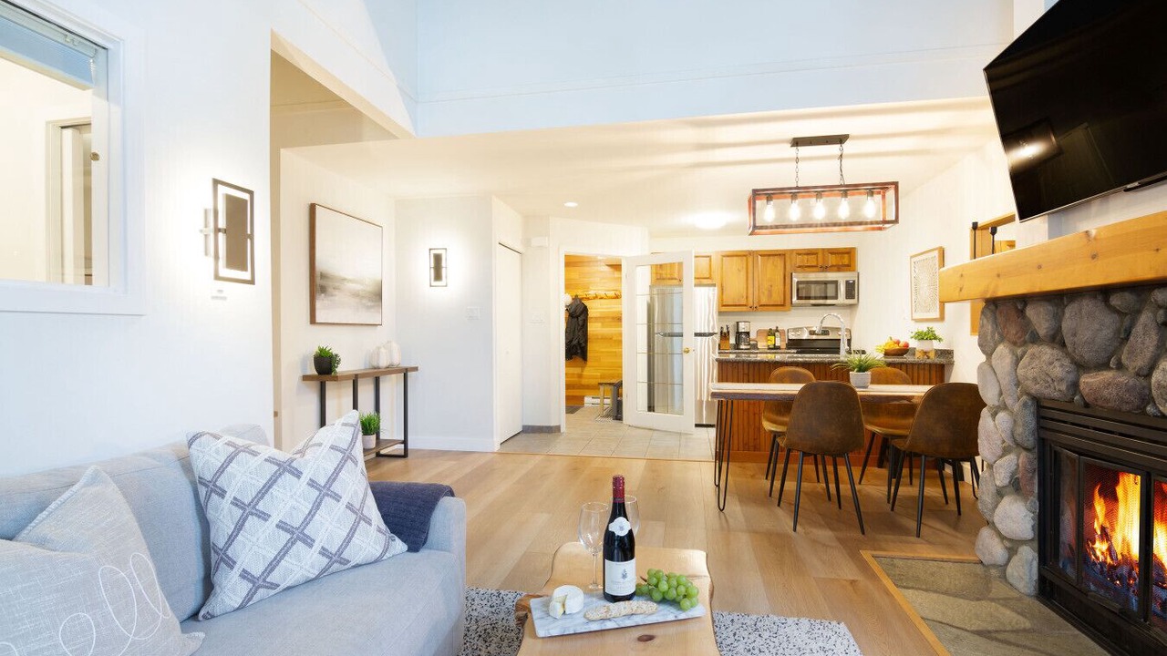 Photo of Livingroom in Upper Village