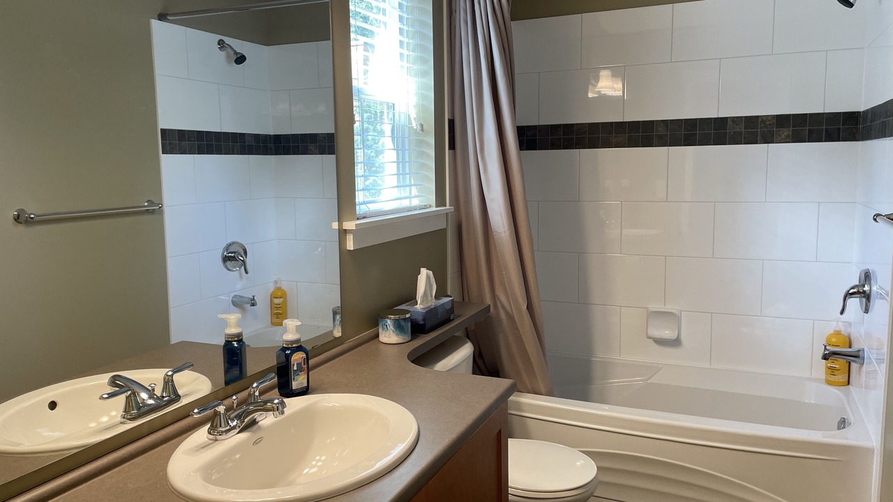 Photo of Bathroom in Lindell Beach