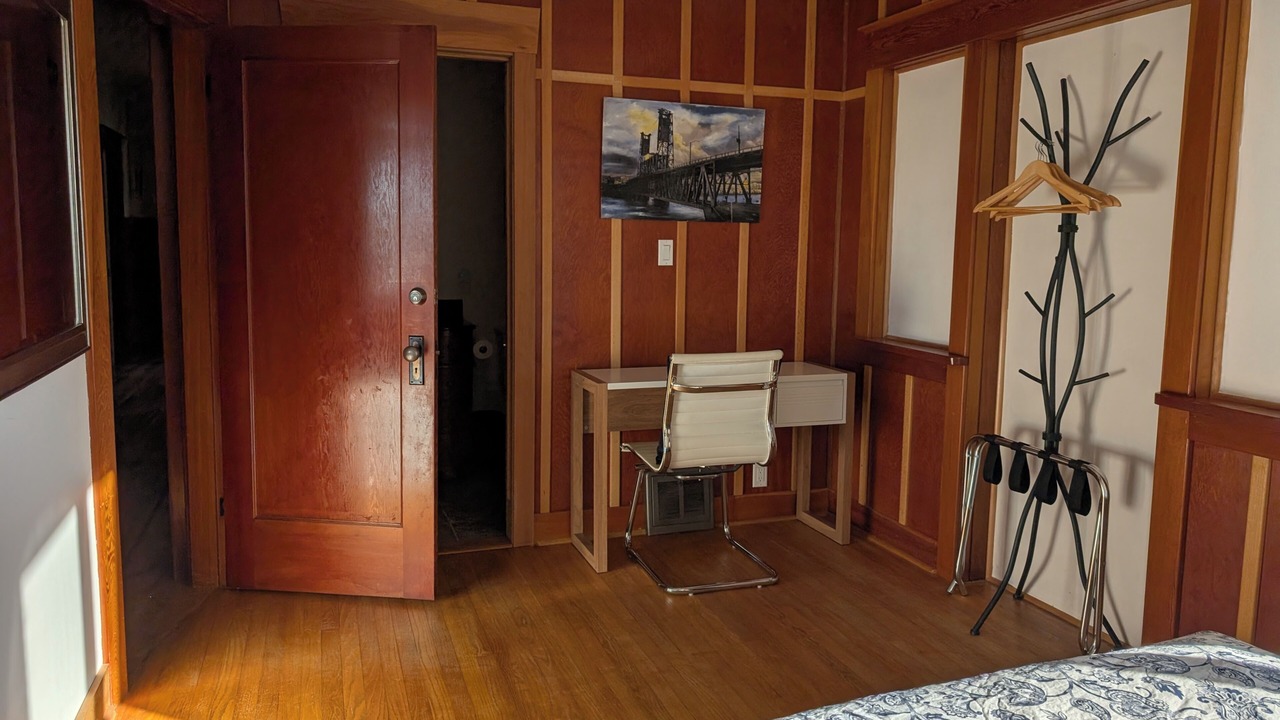 Photo of Bedroom in Okanagan-Similkameen