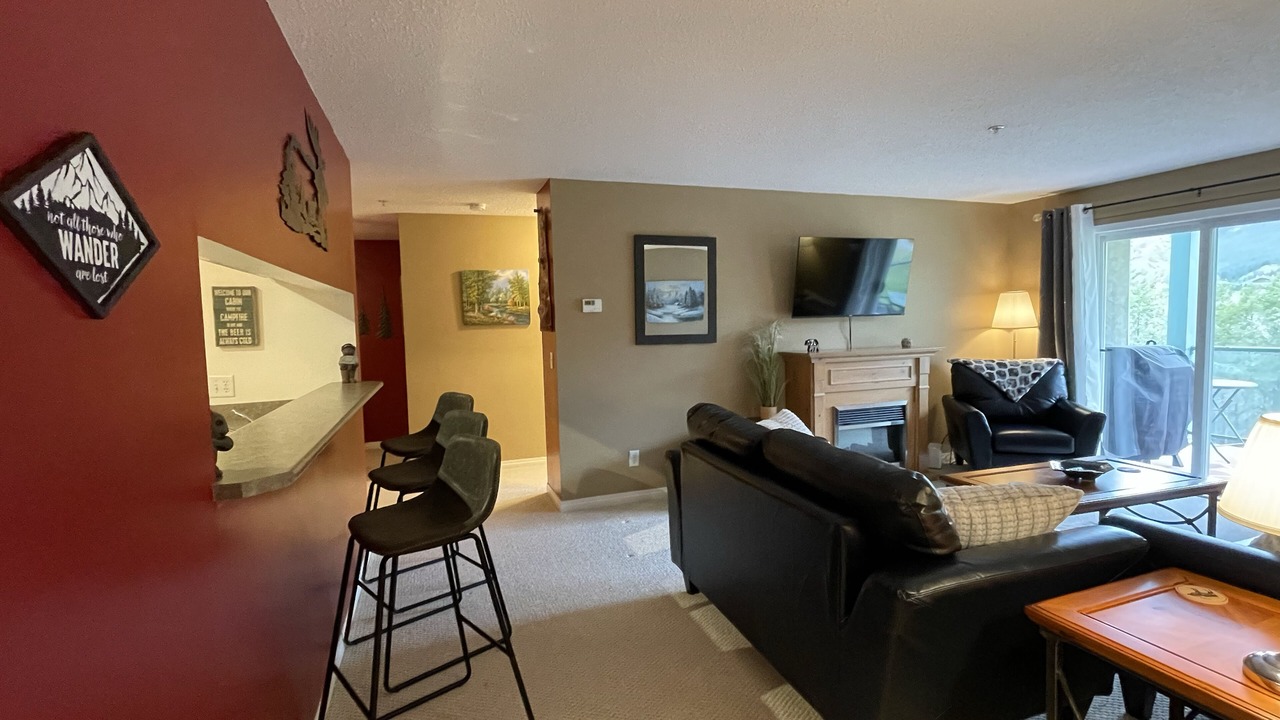 Photo of Livingroom in Radium Hot Springs