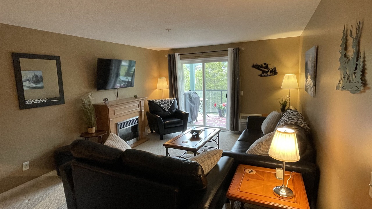 Photo of Livingroom in Radium Hot Springs