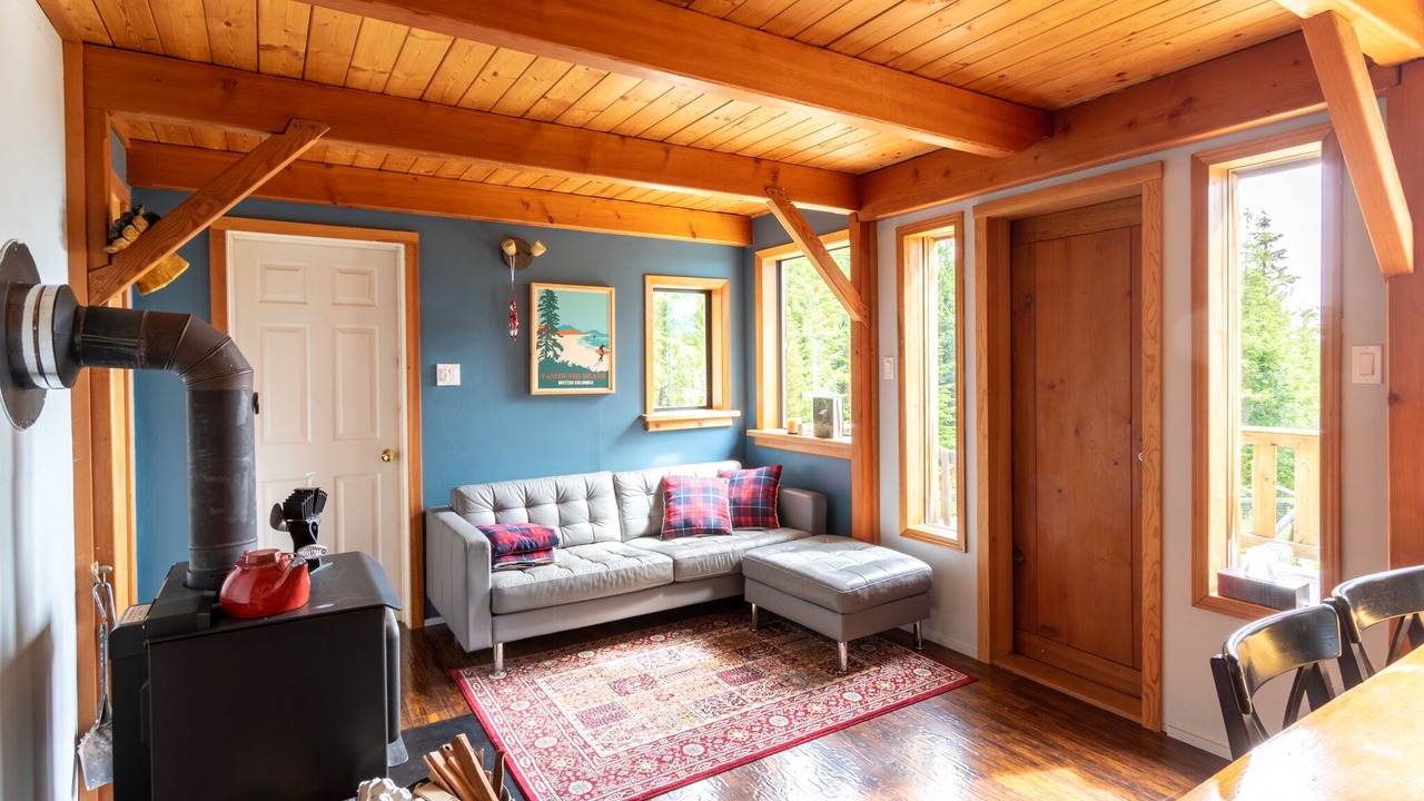 Photo of Livingroom in Courtenay