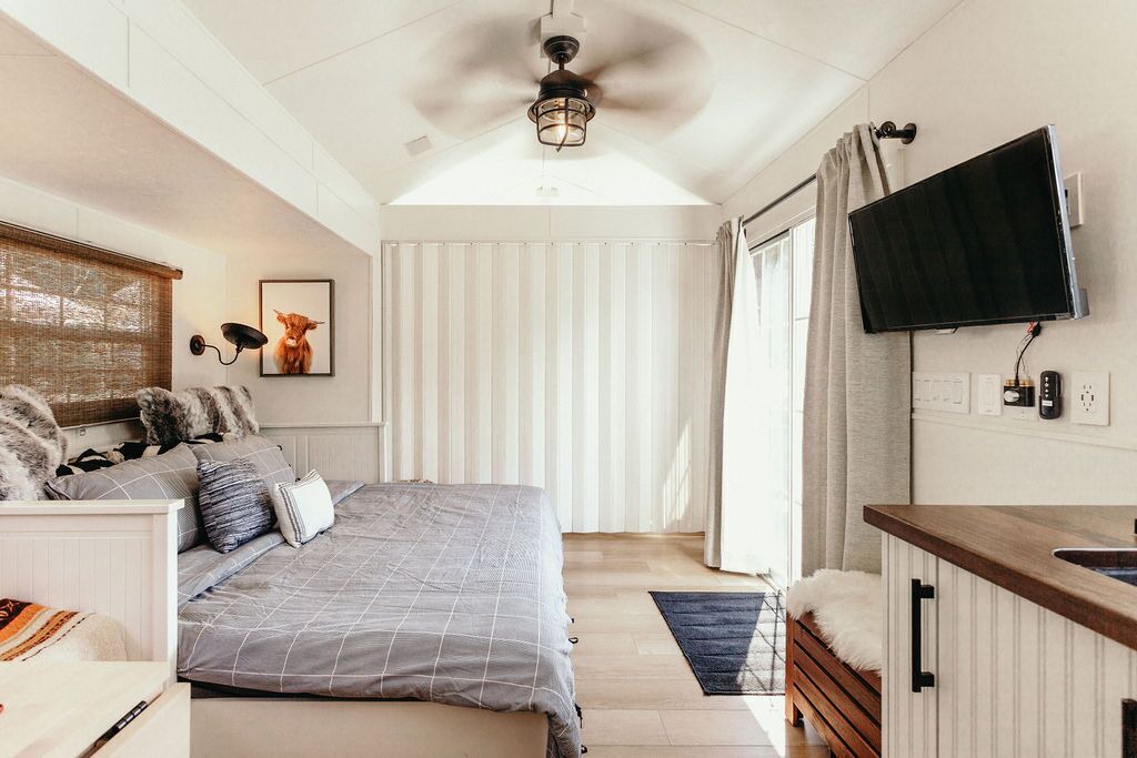 Photo of Bedroom in Lindell Beach