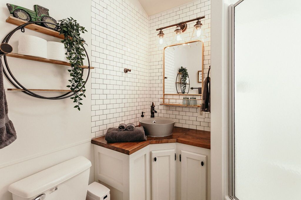 Photo of Bathroom in Lindell Beach