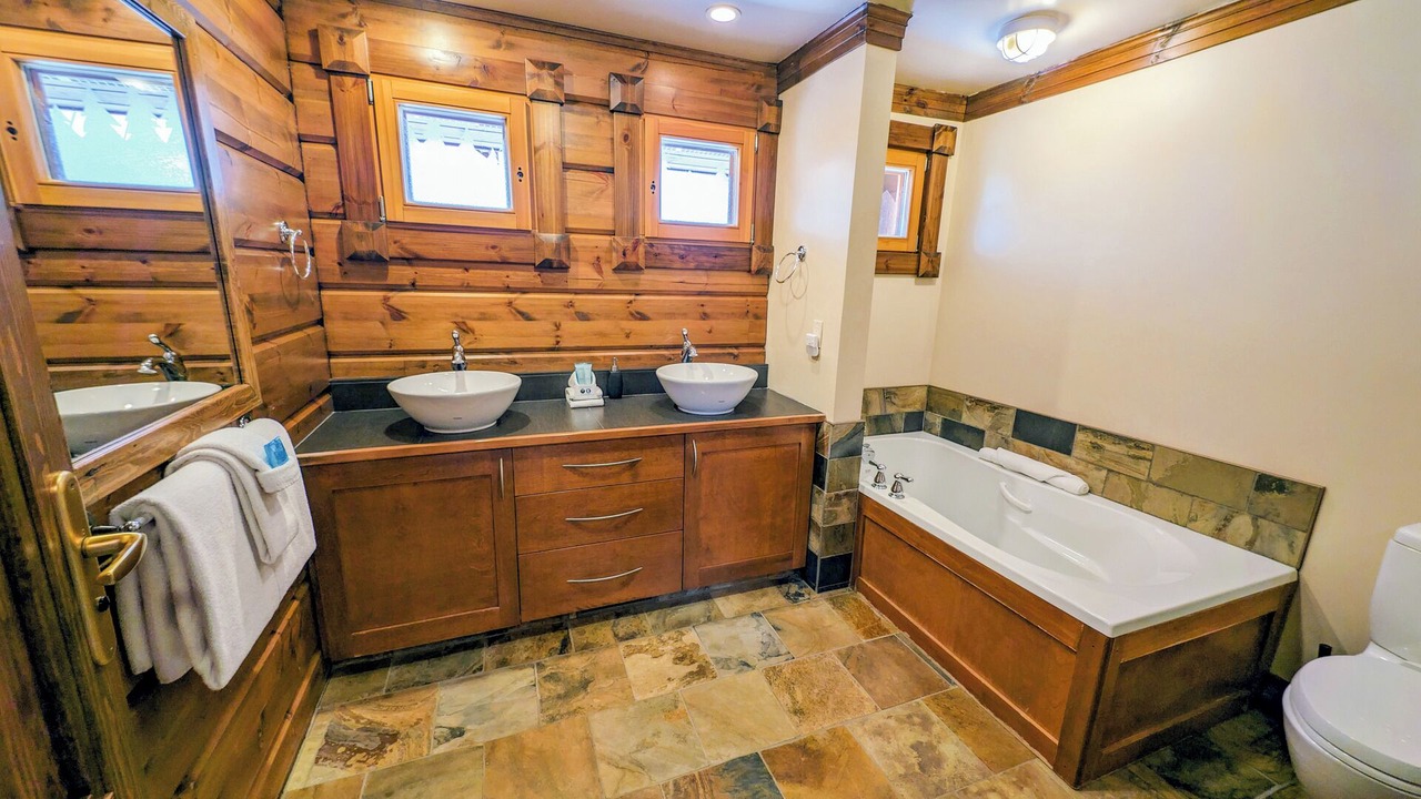 Photo of Bathroom in Golden
